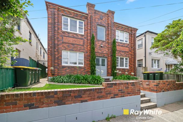 Charming Apartment in Prime Ashfield Location - Photo 1