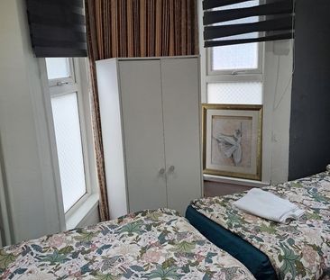 Room in a Shared House, Frant Road, CR7 - Photo 3