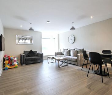 2 Bedroom Flat / Apartment to let - Photo 4