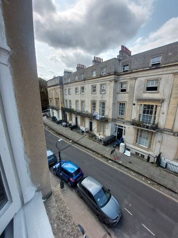 2 Bed Flat, Dover Place, BS8 - Photo 3