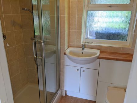 2 bedroom flat to rent Waterford Place, Highcliffe - Photo 4