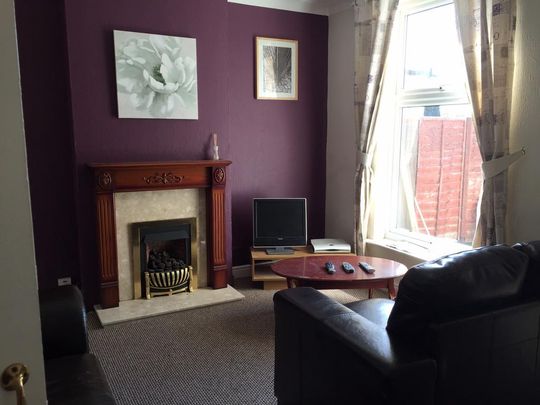1 bedroom in a house share to rent - Photo 1