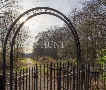 Bay Tree Close, IG6 - Photo 3