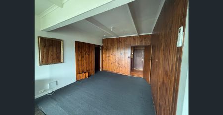 Double story, 3 bed, 2 living - Photo 4