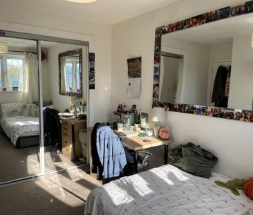 4 bedroom end of terrace house to rent - Photo 4