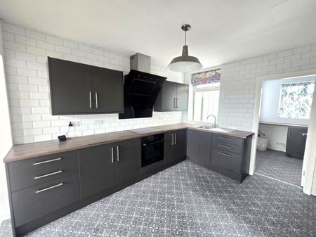 2 bed Terraced - To Let - Photo 5