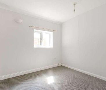 Tolworth Park Road, Surbiton, KT6 - Photo 1
