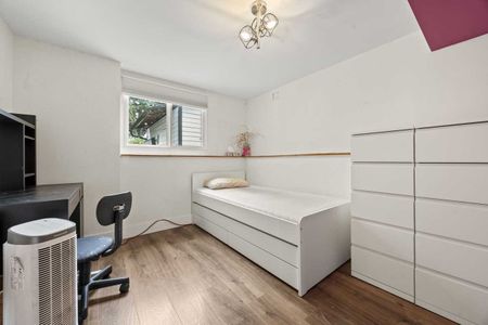 300 10th Avenue apartment — New Westminster, BC (5-Bedroom) - 5 Bedroom - Photo 3