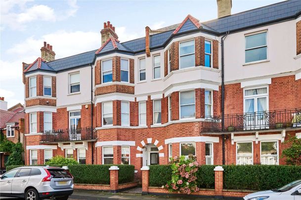 A stunning and newly built two bedroom penthouse between Wimbledon Village and Town. - Photo 1