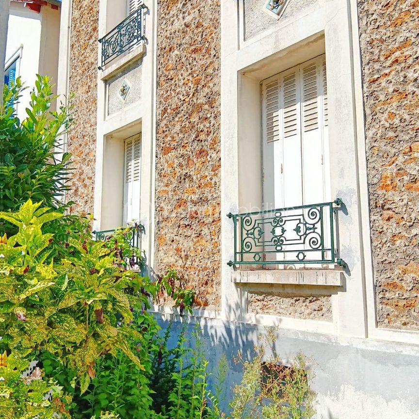 Maison en pierre de 126 m² à Bondy - Photo 1