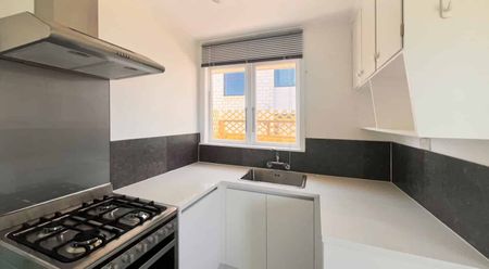 3 Bedrooms, New lynn - Photo 3