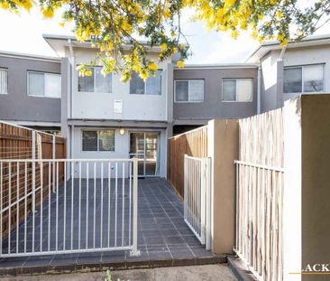 Modern Two-Story Townhouse In Prime Woden Location - Photo 4