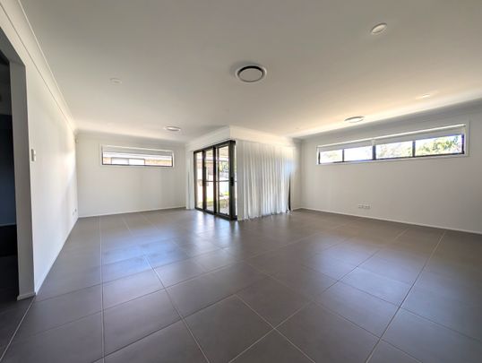 Modern 4-Bedroom Home in a Convenient Gorokan Location - Photo 1