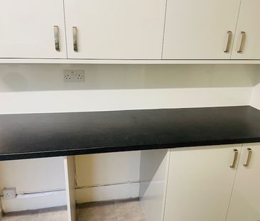 Central spacious 3 bed family home to let in Wellington - Photo 5