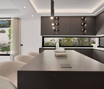 5 bedroom luxury Villa for rent in Nueva Andalucia, Spain - Photo 2