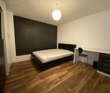 5 Bed - Flat 9, 1-9 Regent Road, Leicester, - Photo 4