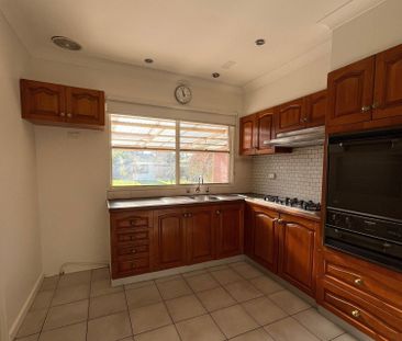 2 Chester Court, Fawkner VIC 3060 - Photo 1