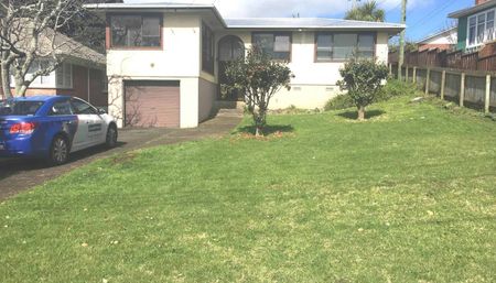 Mt Wellington Family Home - Photo 2