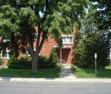 TRÈS GRAND ET LUXUEUX 3½ À LOUER À POINTE-CLAIRE - Photo 3