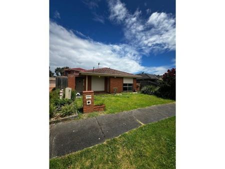 Spacious Traditional 3 Bedroom Home In Cranbourne West - Photo 5