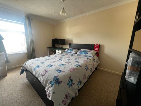 32 Ipswich Road, Ipswich, IP6 - Photo 4