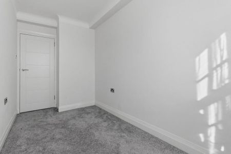 3 bedroom flat to rent - Photo 3