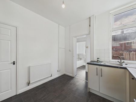 2 bedroom terraced house to rent - Photo 2