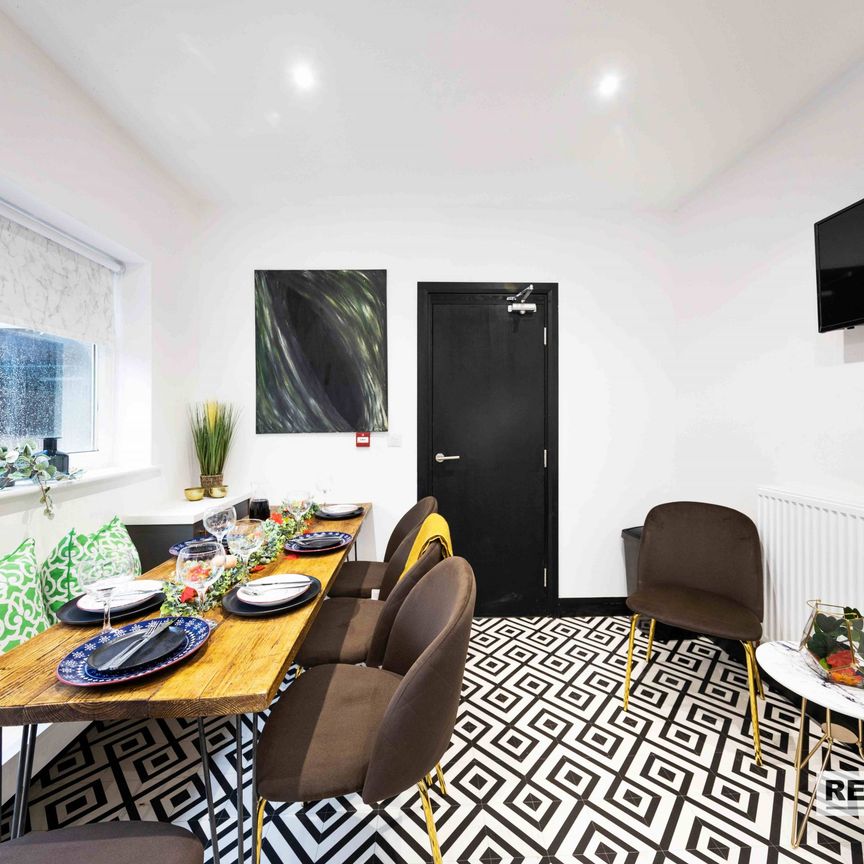 Manor Court Road, Nuneaton, CV11 5HG - Photo 1