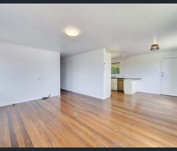 3 Bedroom Home in Ellen Grove - Photo 4