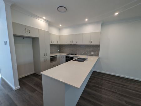 Beautiful Home - Photo 2
