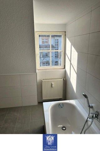 Individuelle und geräumige Dachwohnung! Tageslichtbad mit Wanne und Dusche! - Foto 2