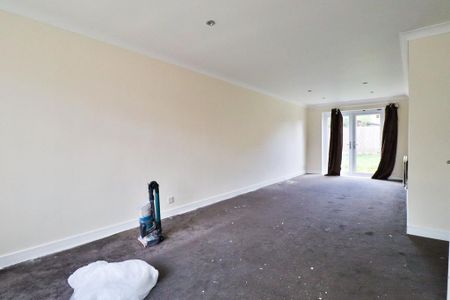 4 bedroom detached house to rent - Photo 2