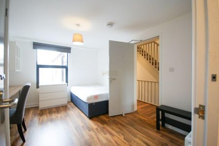 8 bedroom terraced house to rent - Photo 3