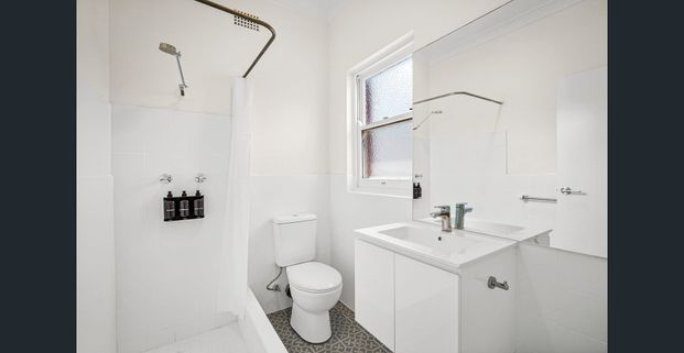 Chic 1-Bedroom Apartment – Freshly Renovated – Cronulla - Photo 1