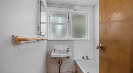 Best location 3 bedroom house - Photo 5