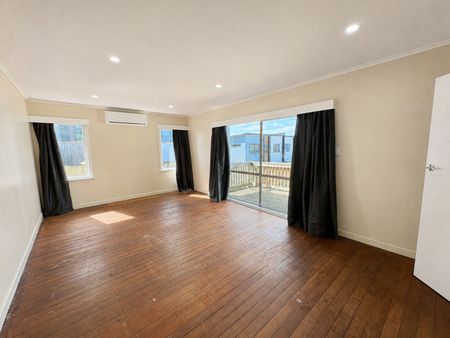 9C Surrey Street, Manurewa, Auckland - Photo 2
