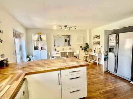 3 bedroom detached house to rent - Photo 5