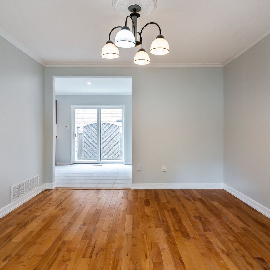 For Lease - 4 Prince Edward Place, Barrie, Ontario - Photo 1