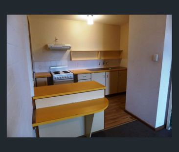 One bedroom ground floor unit with large courtyard! - Photo 3