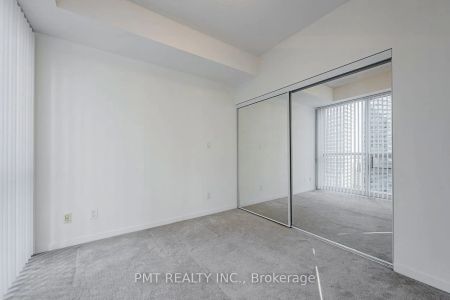 55 Bremner Boulevard #1707 - Photo 2