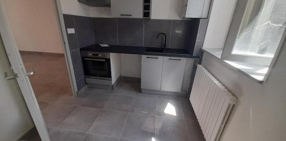 Location Appartement 2 pièces 41m² VILLEFRANCHE SUR SAONE 69400 - Photo 2