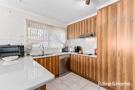 Spacious Family Home in a Prime, Convenient Location - Photo 5