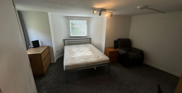 Beechwood Grove, Burley, LEEDS, LS4 2LT - Photo 1