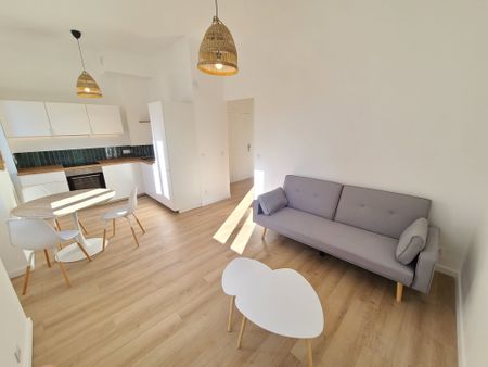 Location Appartement 2 pièces 37m² MARSEILLE 5ème - Photo 3