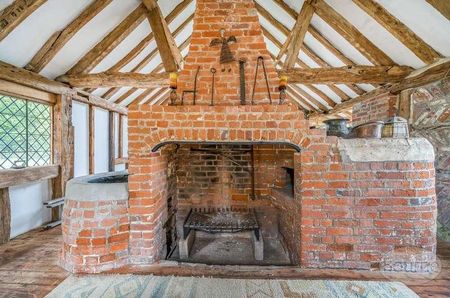 Main Road, Bentley, Farnham, Surrey, GU10 - Photo 2