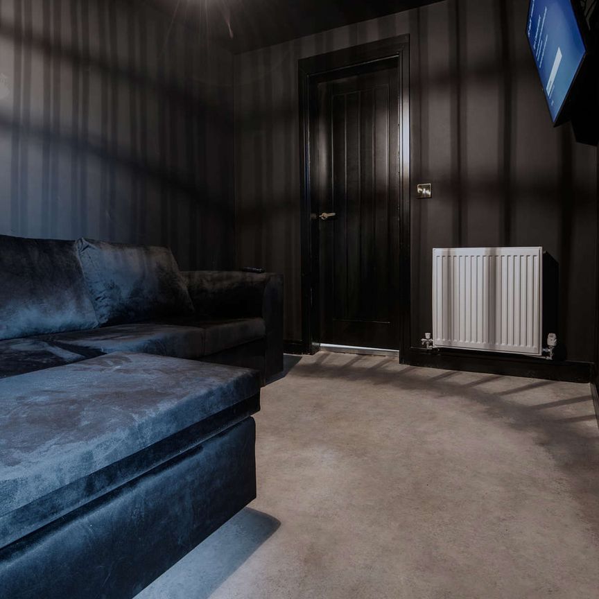 New Luxury Studios, w/ Cinema Room 🎬 - Photo 1