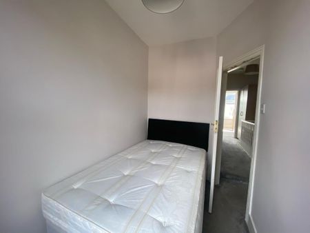 4 Bed Terraced House, Totterdown Street, SW17 - Photo 3