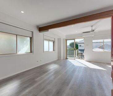 Modern Spacious Three Level Townhouse - Photo 2