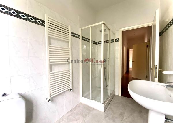 Ampio appartamento con 3 servizi e grande garage