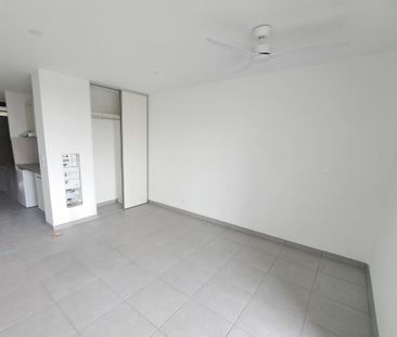 Location Appartement 1 pièce 26m² LE TAMPON 97430 - Photo 1